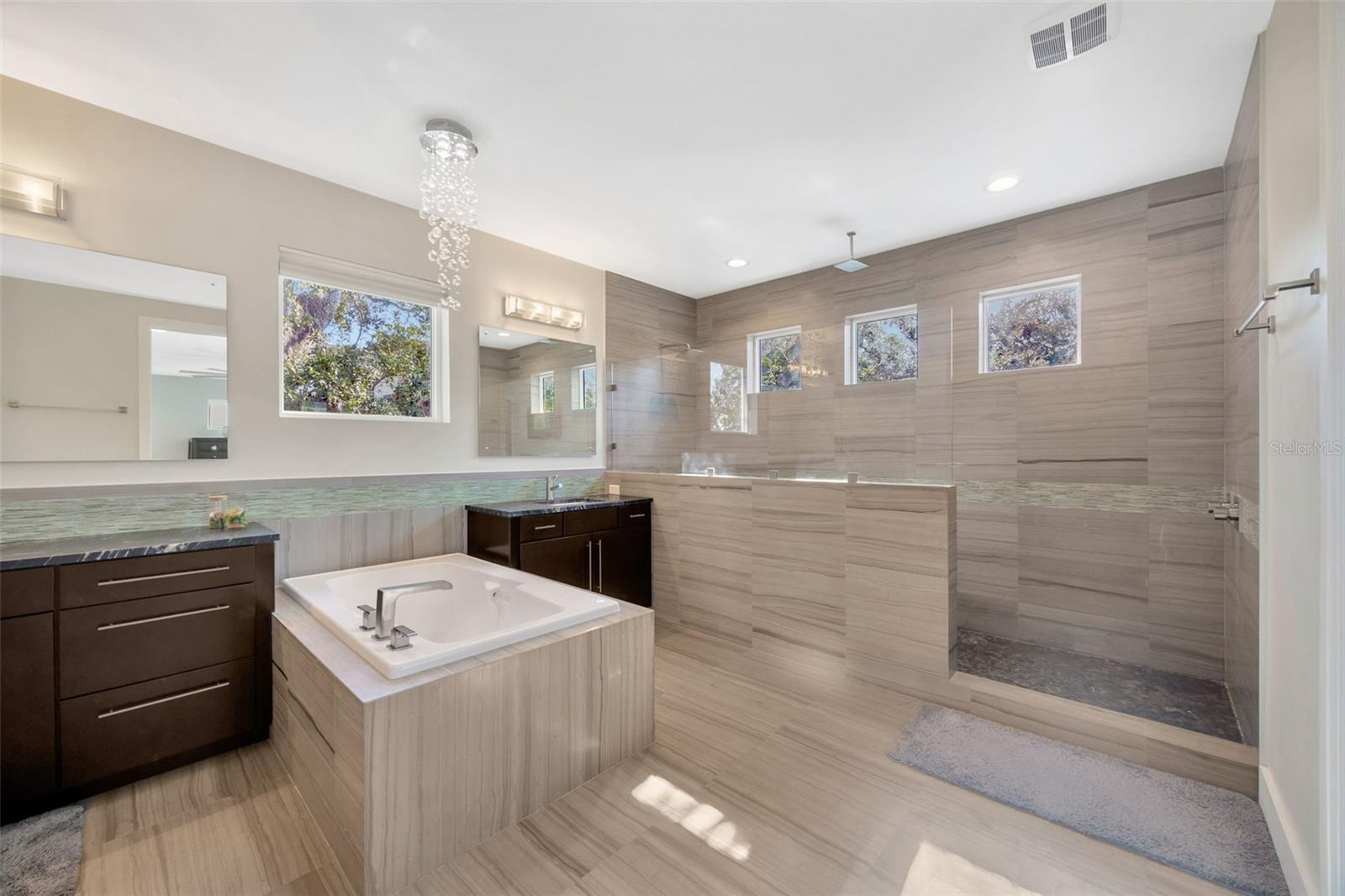 2706 W TRILBY AVE, TAMPA, FL, 33611