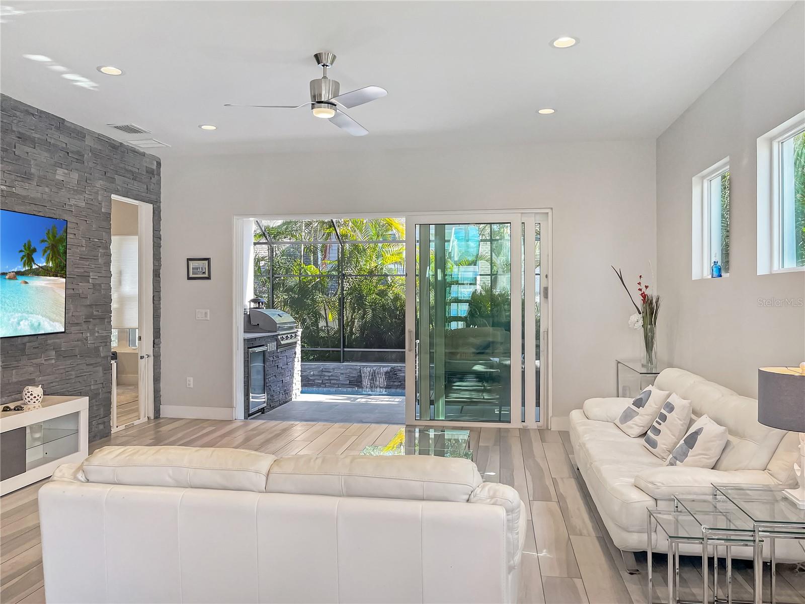 2706 W TRILBY AVE, TAMPA, FL, 33611