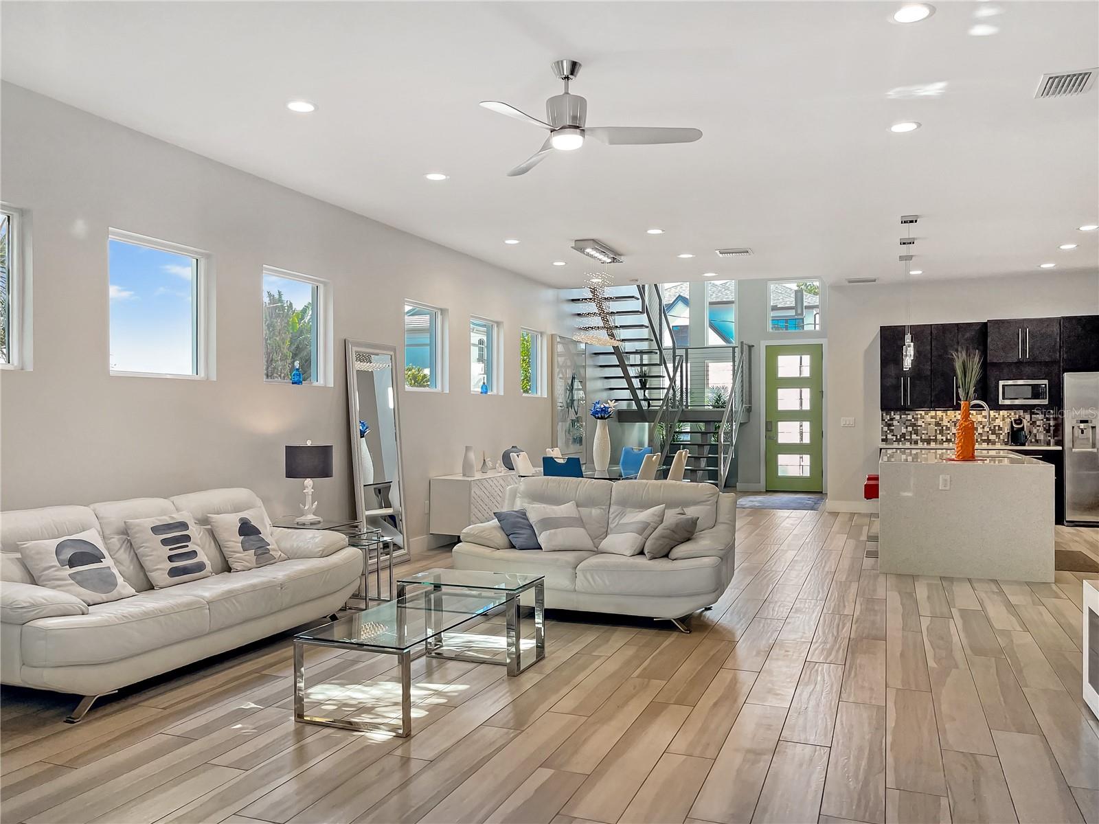 2706 W TRILBY AVE, TAMPA, FL, 33611