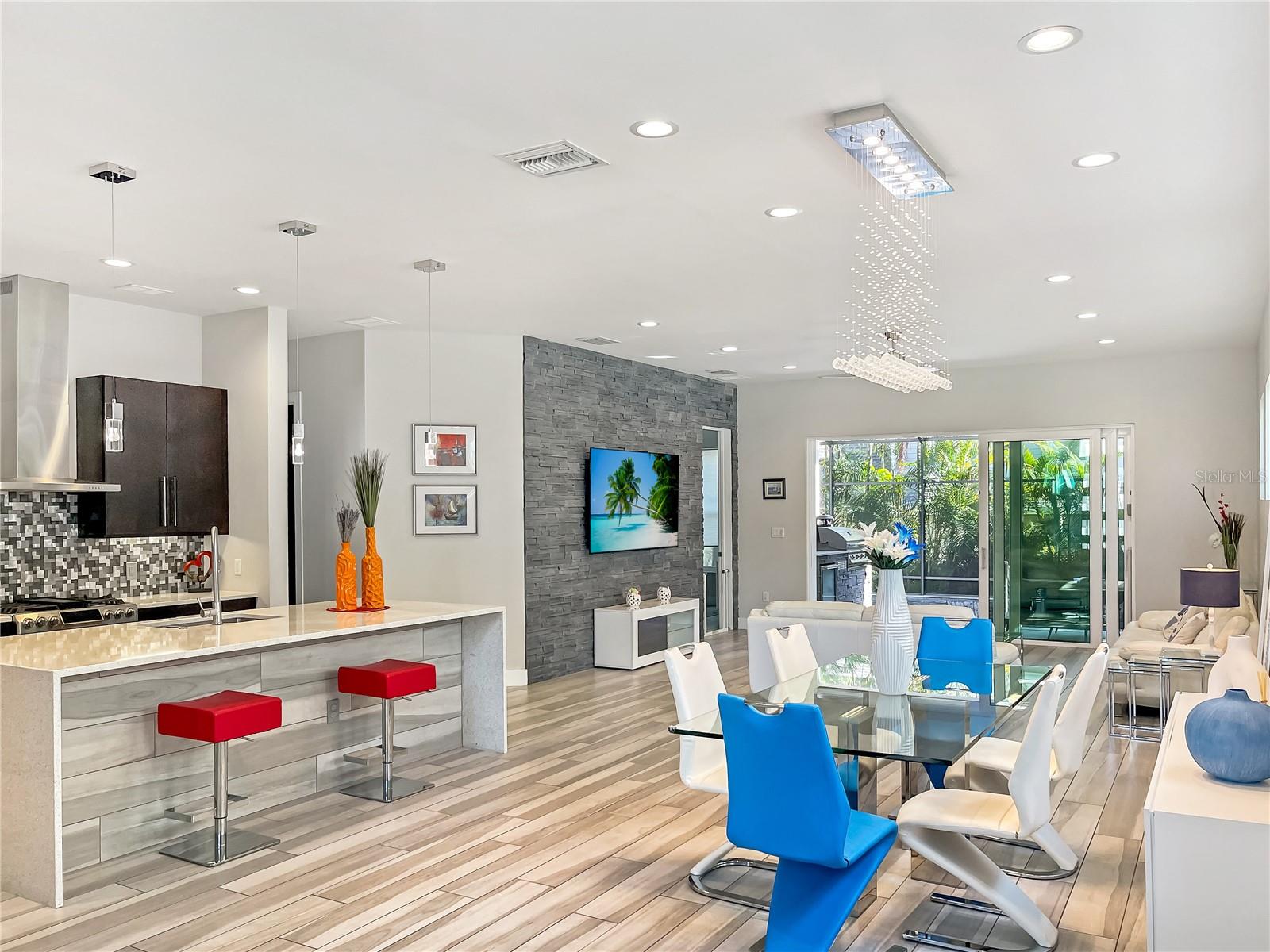 2706 W TRILBY AVE, TAMPA, FL, 33611