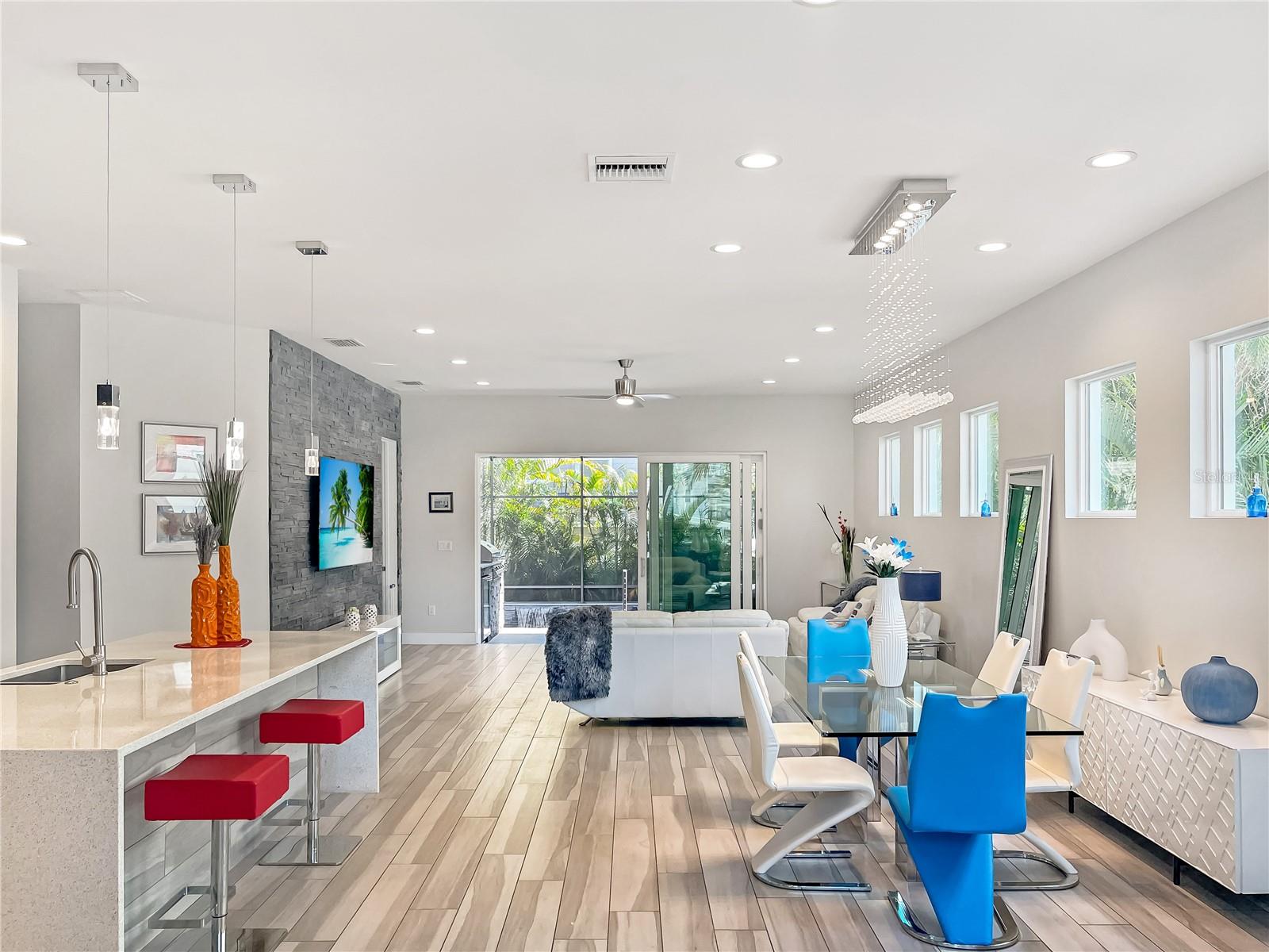 2706 W TRILBY AVE, TAMPA, FL, 33611