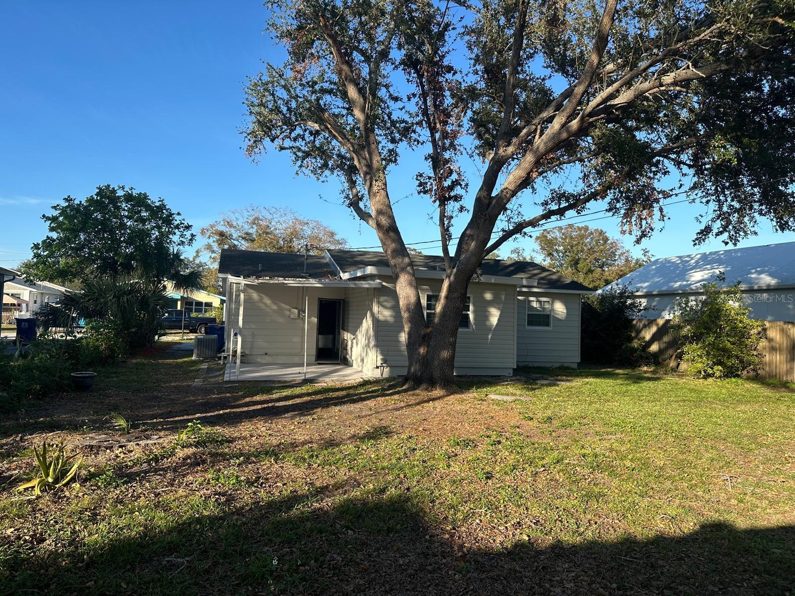 520 FREEPORT AVE N, ST PETERSBURG, FL, 33702