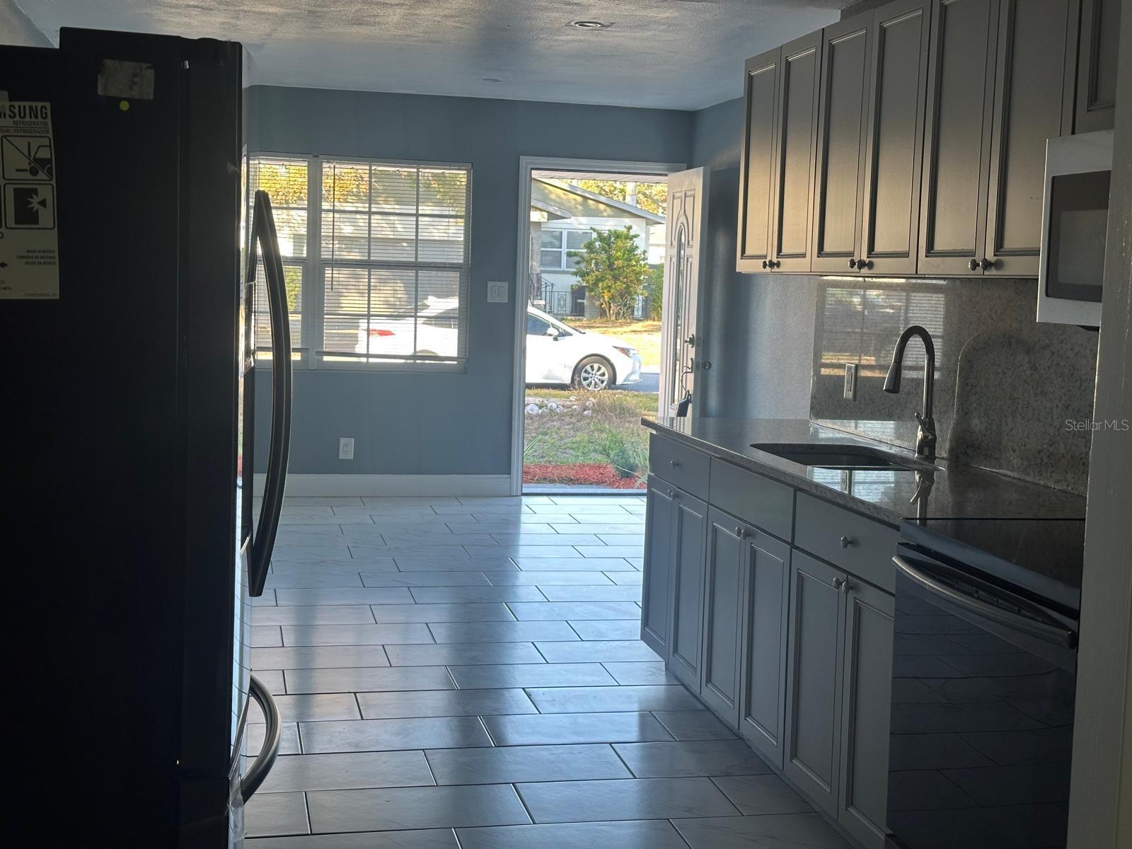 520 FREEPORT AVE N, ST PETERSBURG, FL, 33702