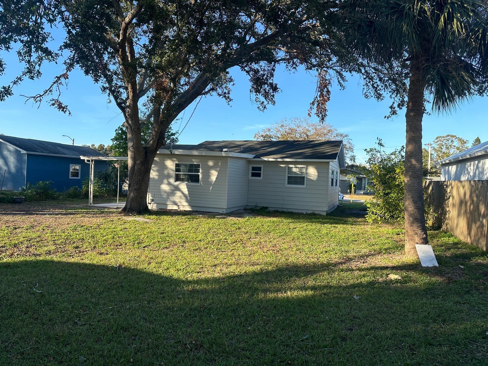 520 FREEPORT AVE N, ST PETERSBURG, FL, 33702