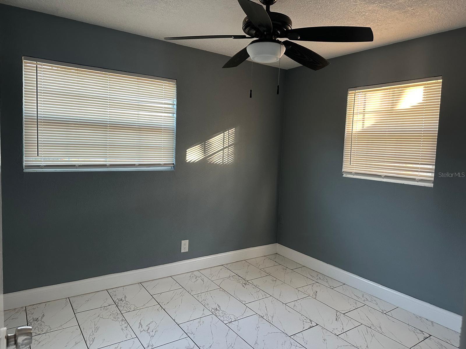 520 FREEPORT AVE N, ST PETERSBURG, FL, 33702