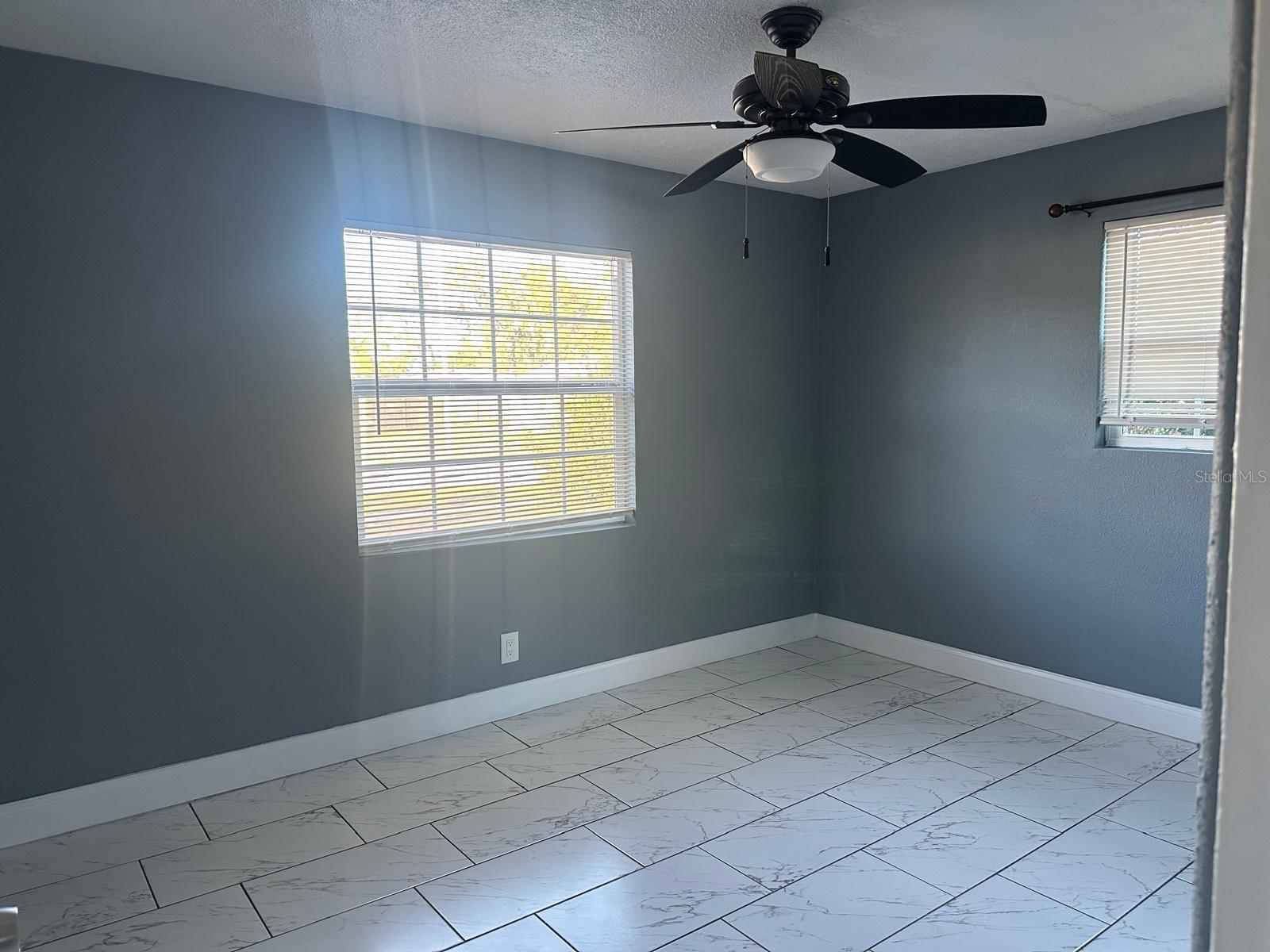 520 FREEPORT AVE N, ST PETERSBURG, FL, 33702