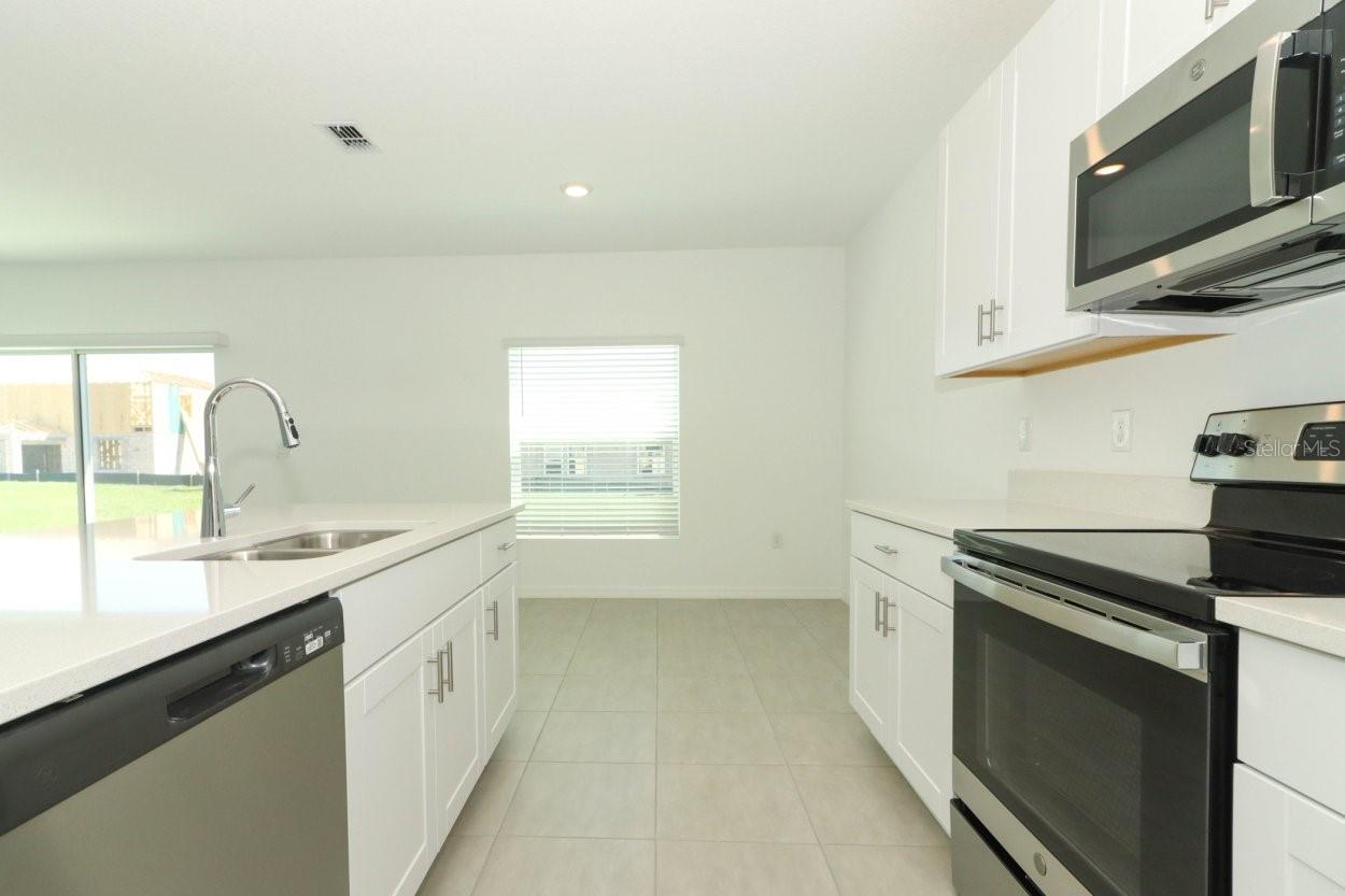 2014 BABBLING BROOK BLVD, AUBURNDALE, FL, 33823