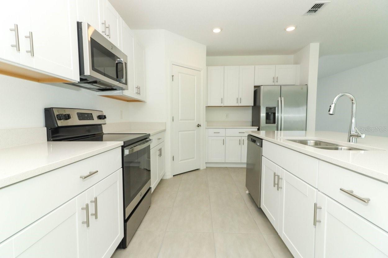 2014 BABBLING BROOK BLVD, AUBURNDALE, FL, 33823