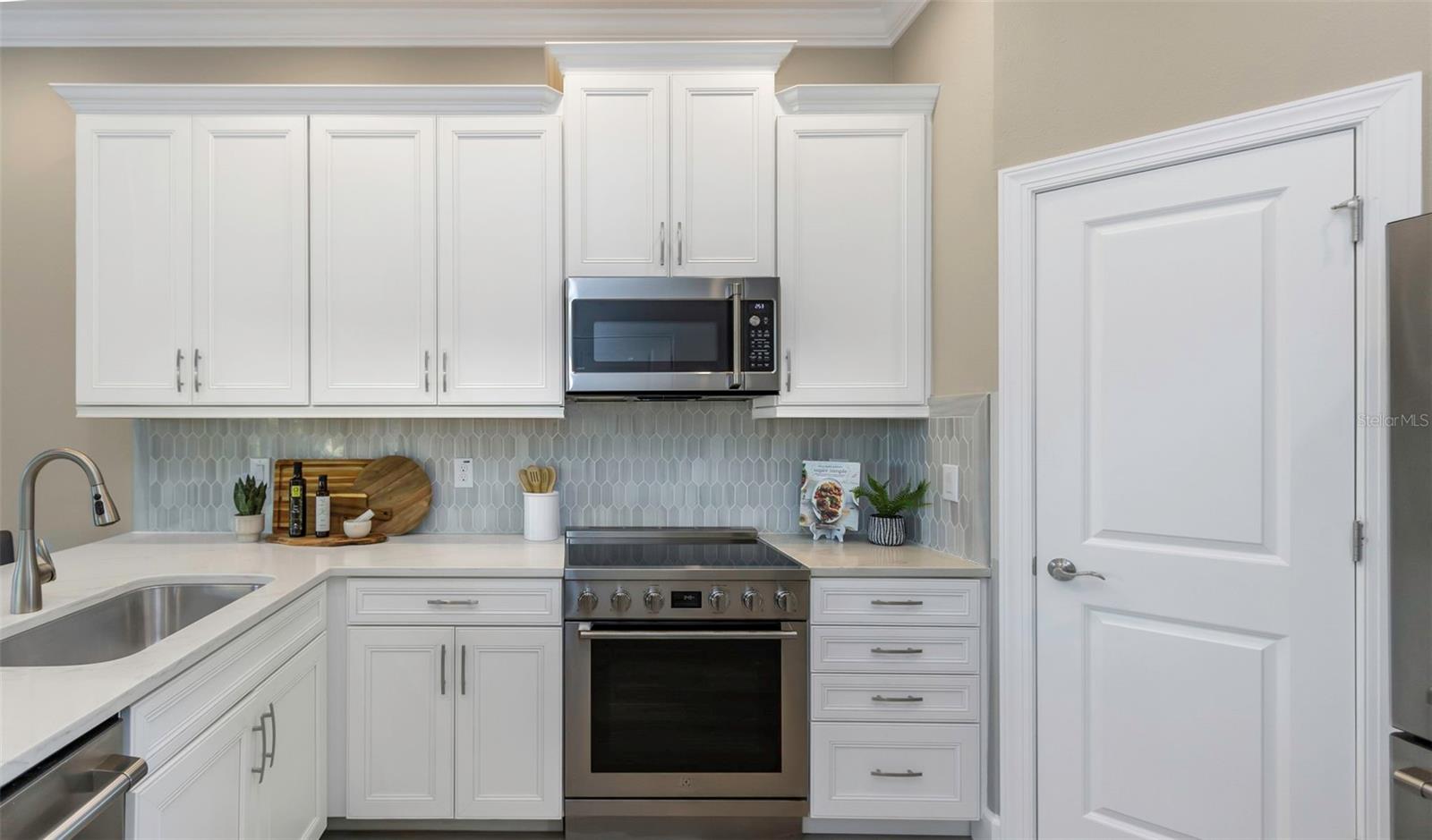 4069 ROCKY SHORES DR, TAMPA, FL, 33634