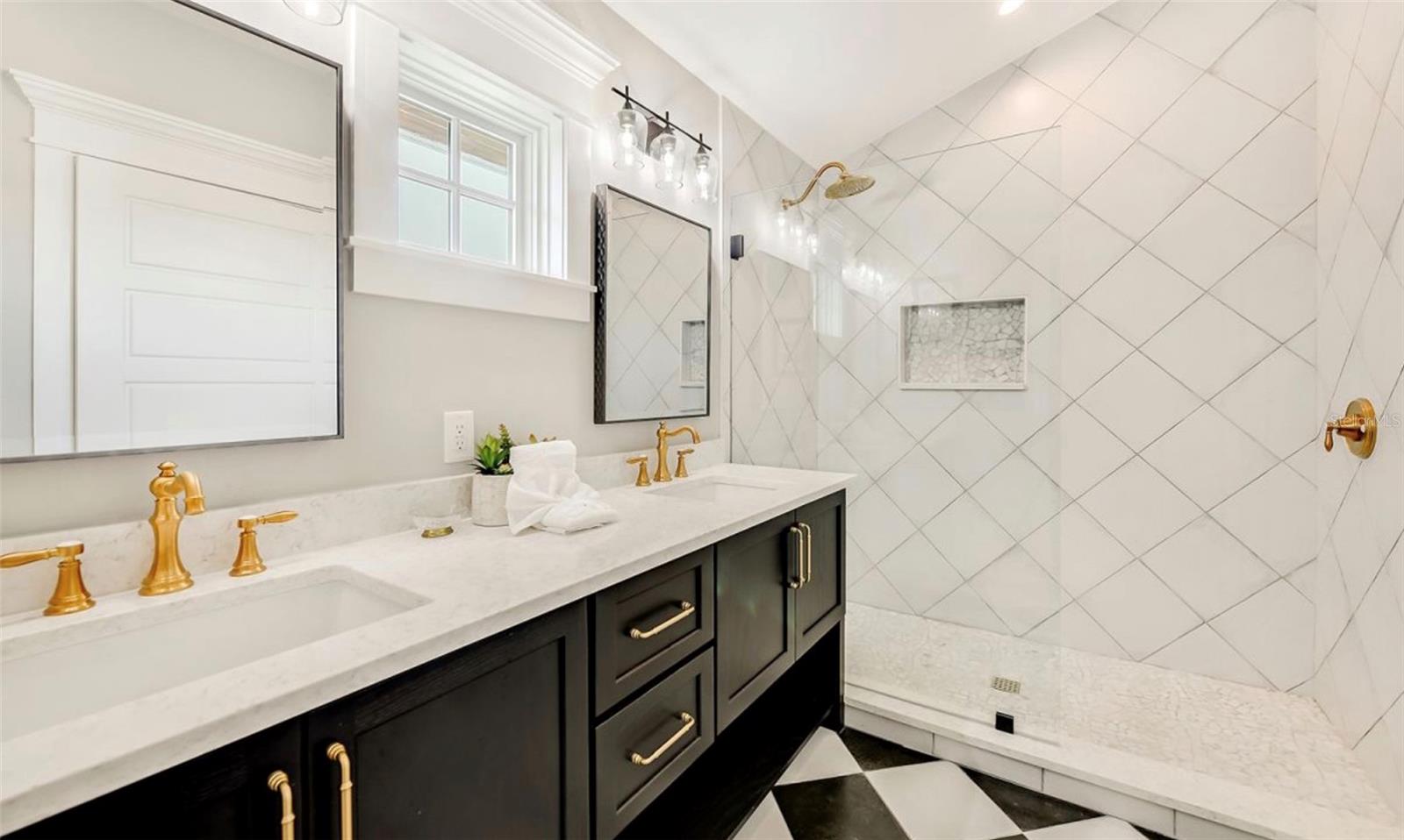 A4631974 Property Photo