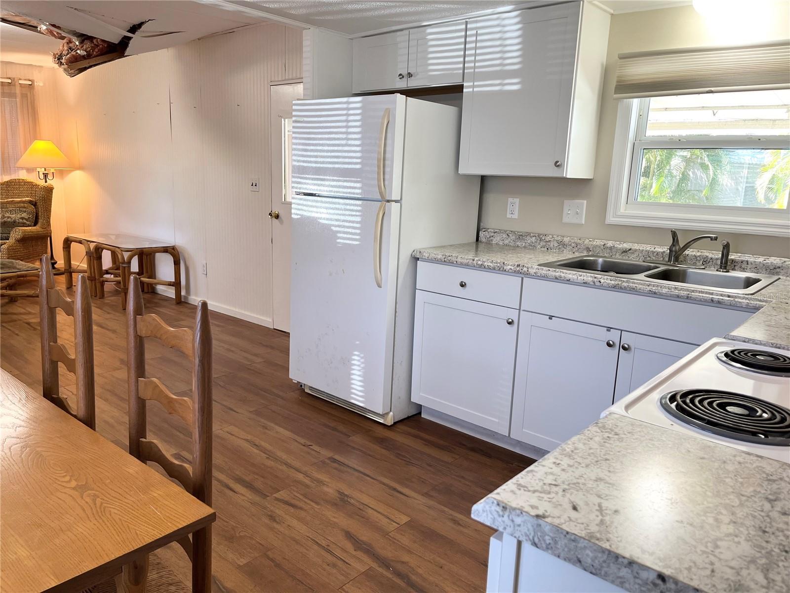 103 OAKWOOD BLVD, SARASOTA, FL, 34237