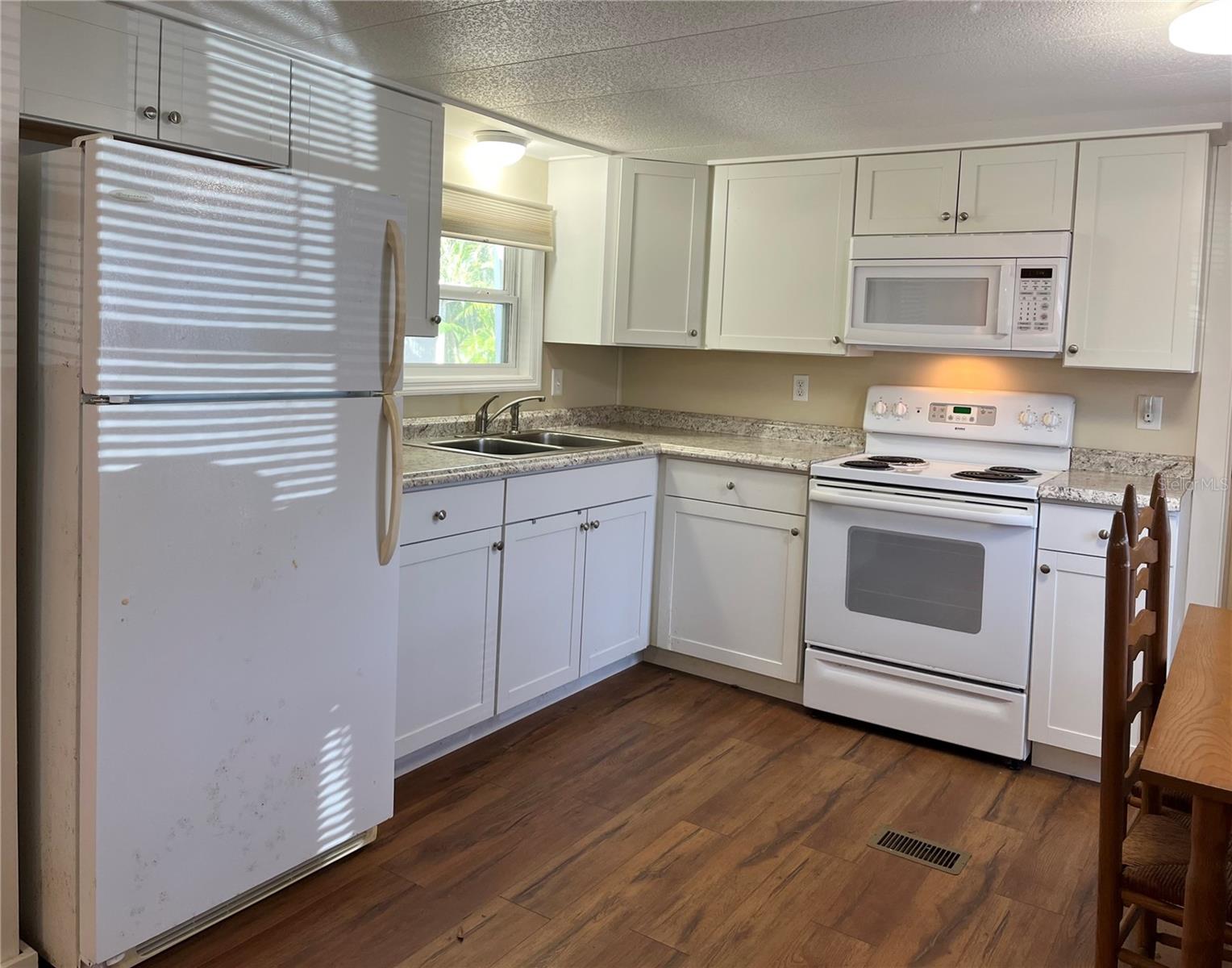 103 OAKWOOD BLVD, SARASOTA, FL, 34237