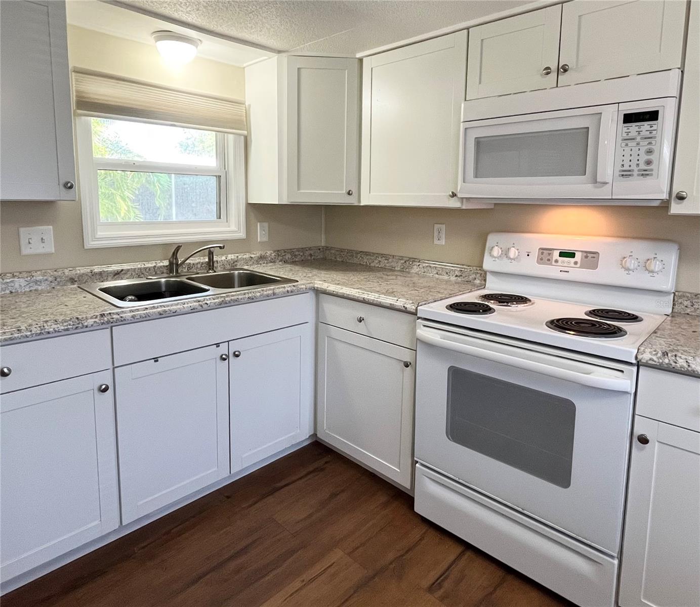 103 OAKWOOD BLVD, SARASOTA, FL, 34237