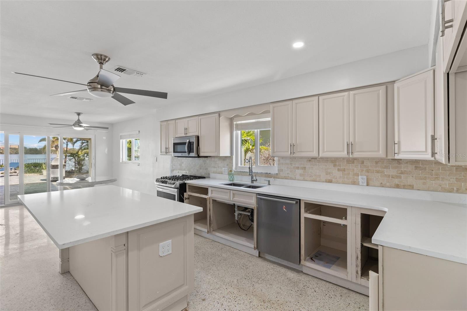 602 FLAMINGO DR, MADEIRA BEACH, FL, 33708