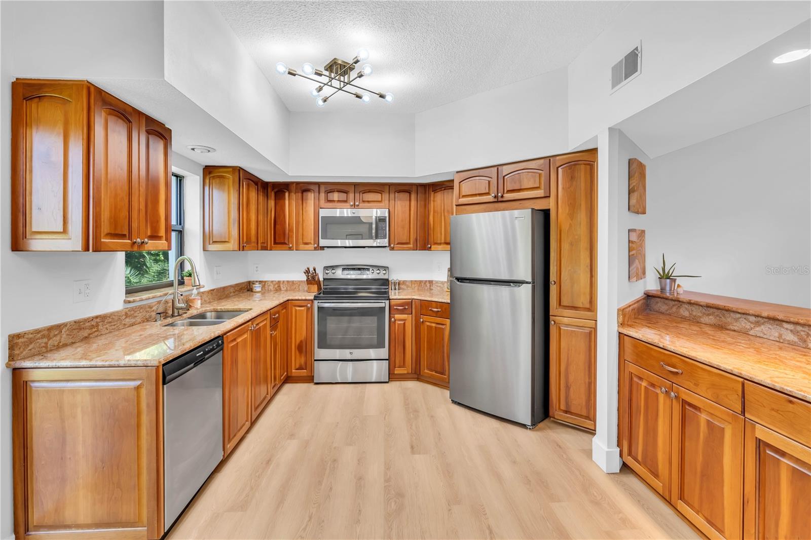 1720 STARLING DR #103, SARASOTA, FL, 34231