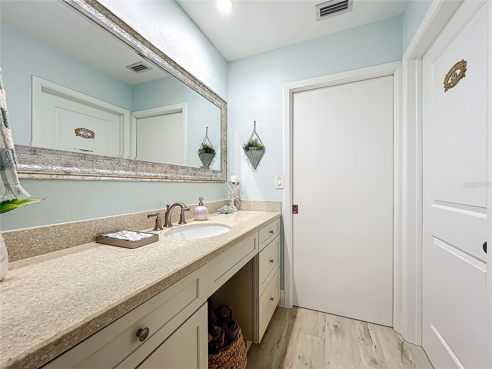 124 VILLA DR #124, OSPREY, FL, 34229