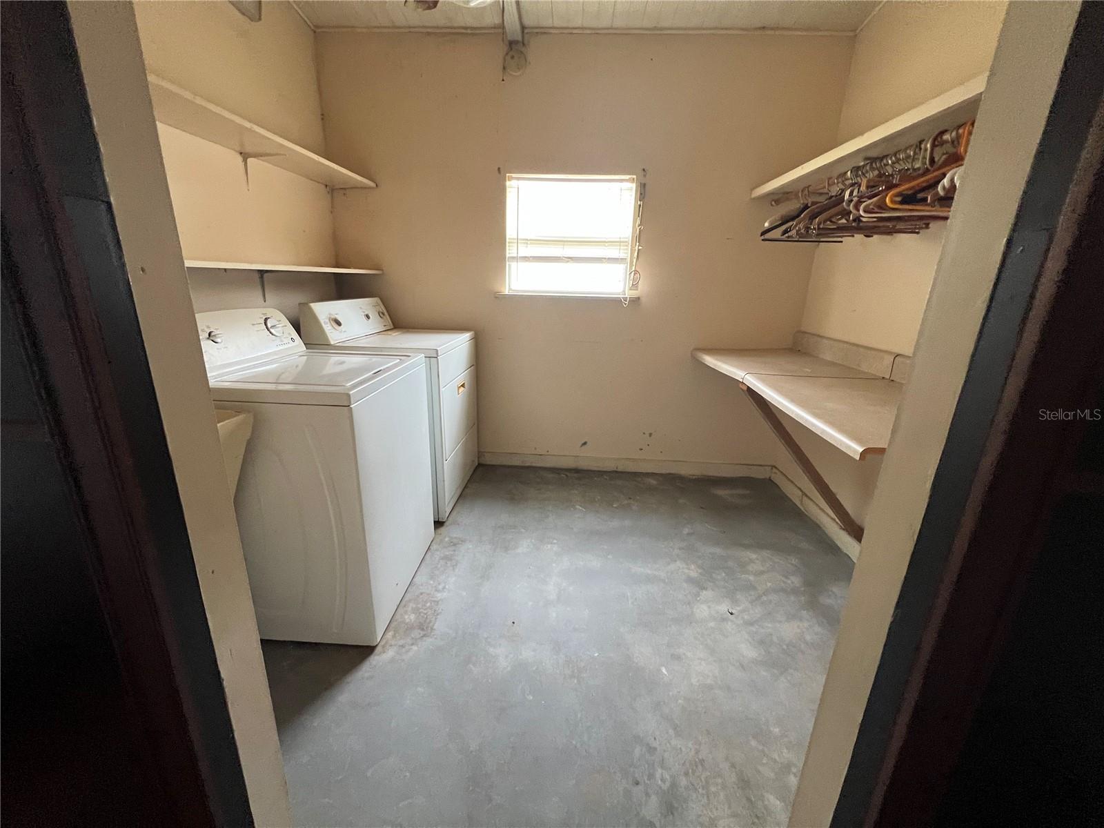 1016 BELMONT CIR, TAVARES, FL, 32778
