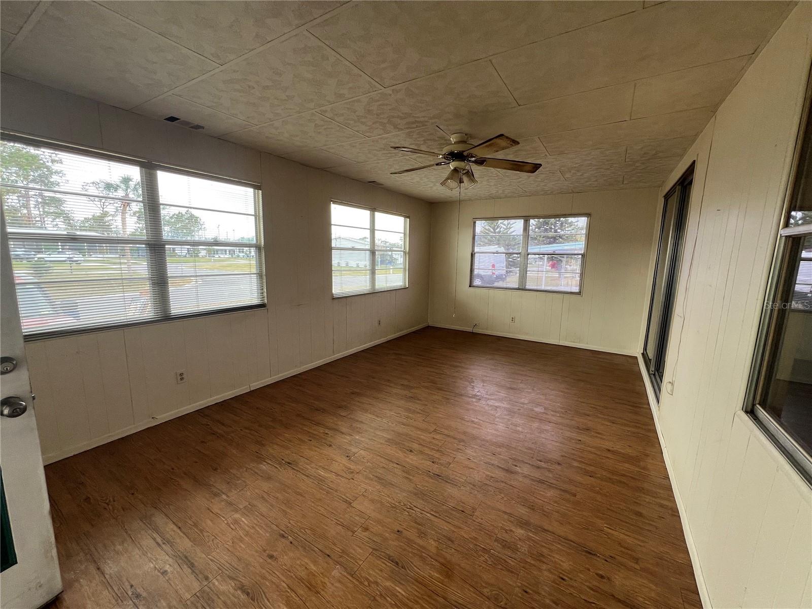 1016 BELMONT CIR, TAVARES, FL, 32778