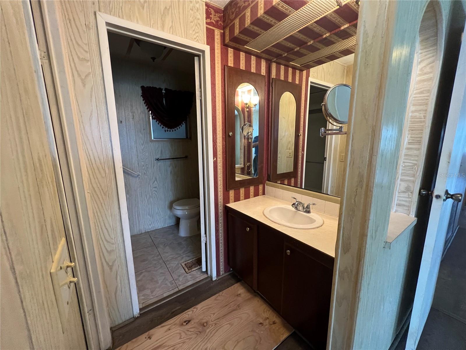 1016 BELMONT CIR, TAVARES, FL, 32778