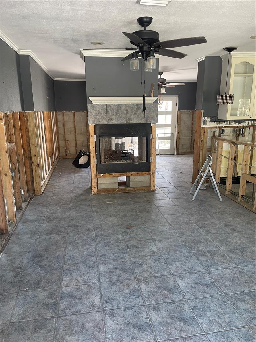 909 MANDALAY AVE, CLEARWATER BEACH, FL, 33767