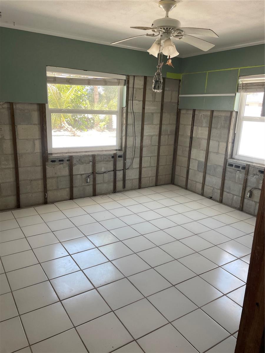 909 MANDALAY AVE, CLEARWATER BEACH, FL, 33767