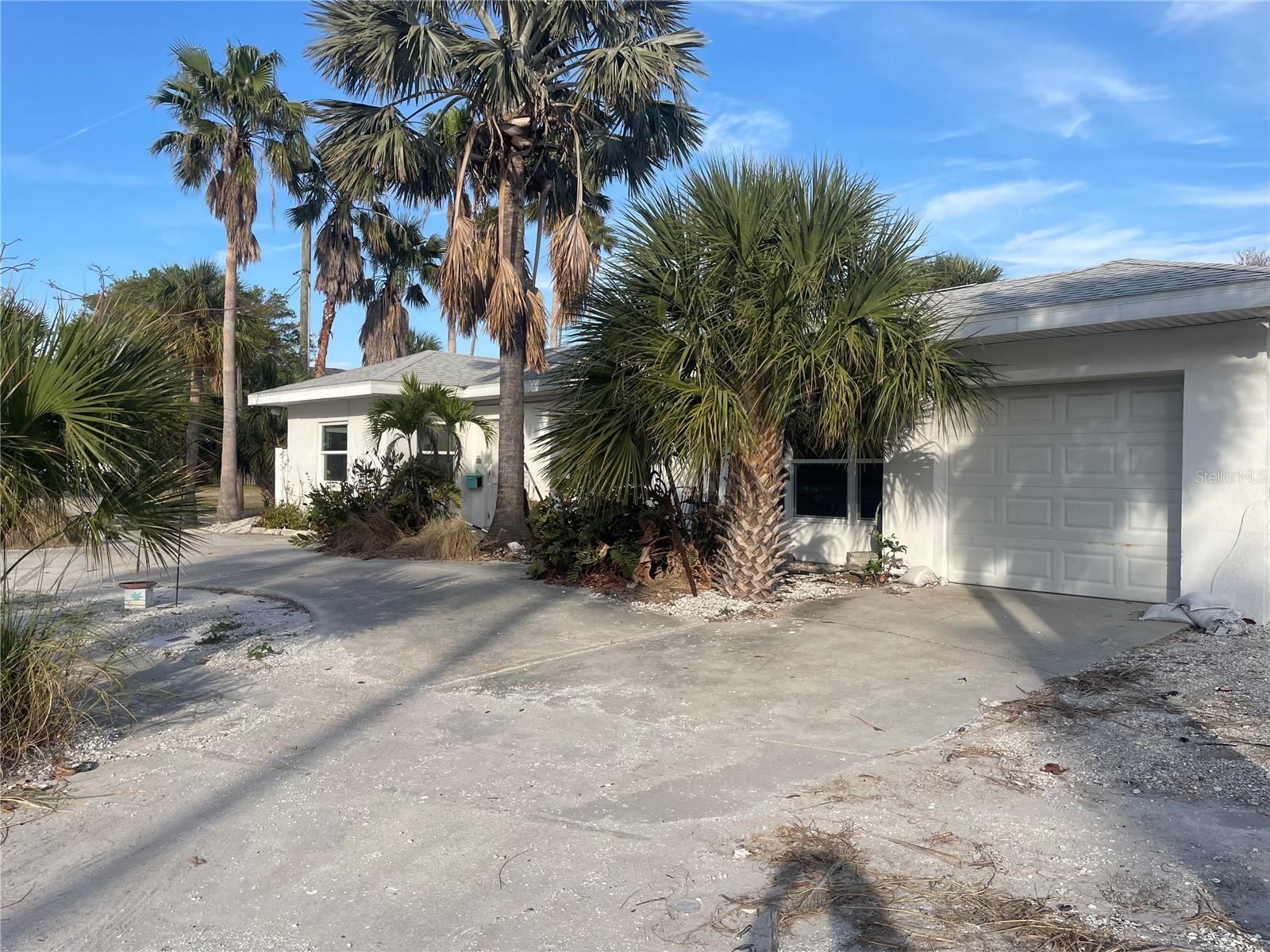 909 MANDALAY AVE, CLEARWATER BEACH, FL, 33767