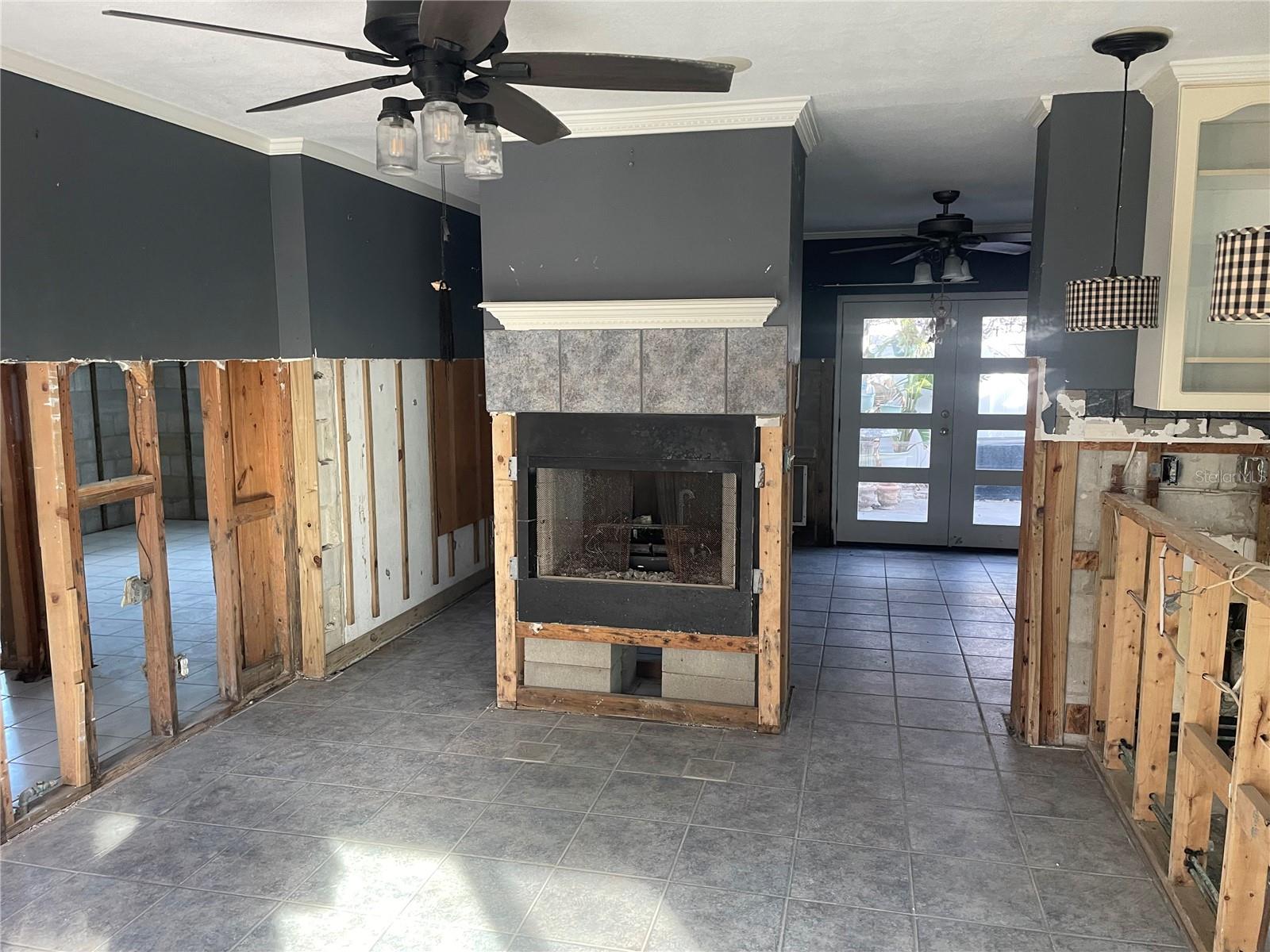 909 MANDALAY AVE, CLEARWATER BEACH, FL, 33767