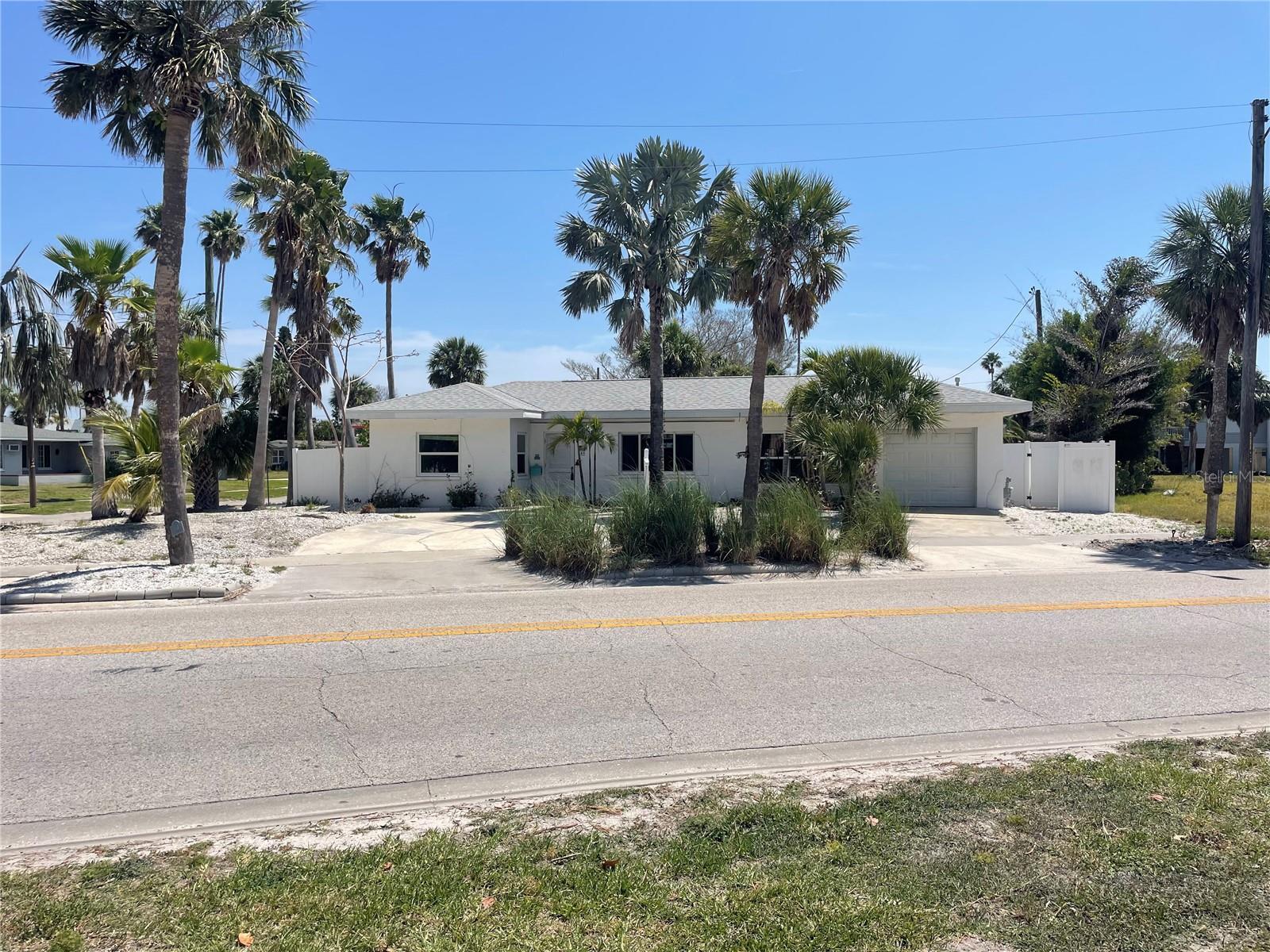 909 MANDALAY AVE, CLEARWATER BEACH, FL, 33767