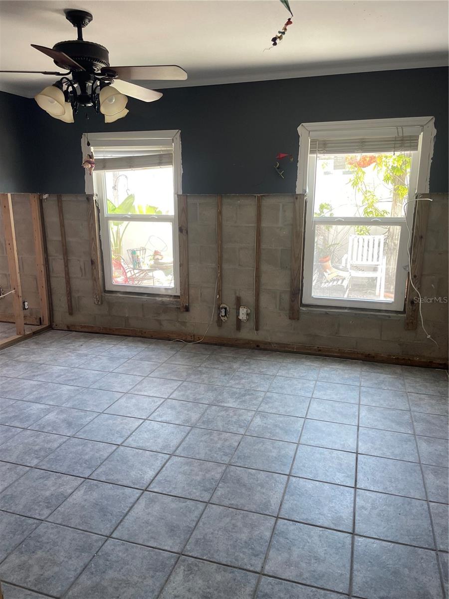 909 MANDALAY AVE, CLEARWATER BEACH, FL, 33767
