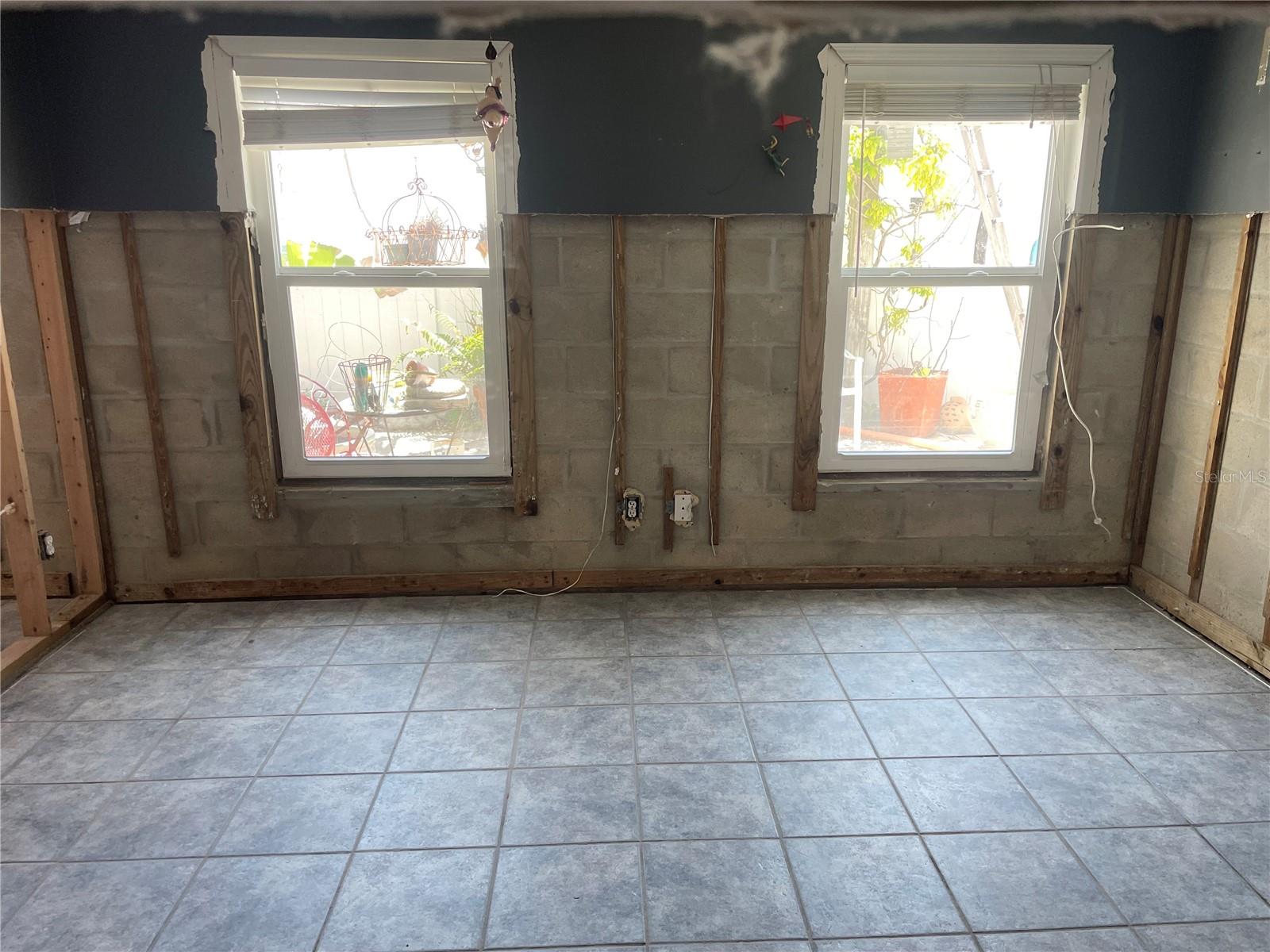 909 MANDALAY AVE, CLEARWATER BEACH, FL, 33767