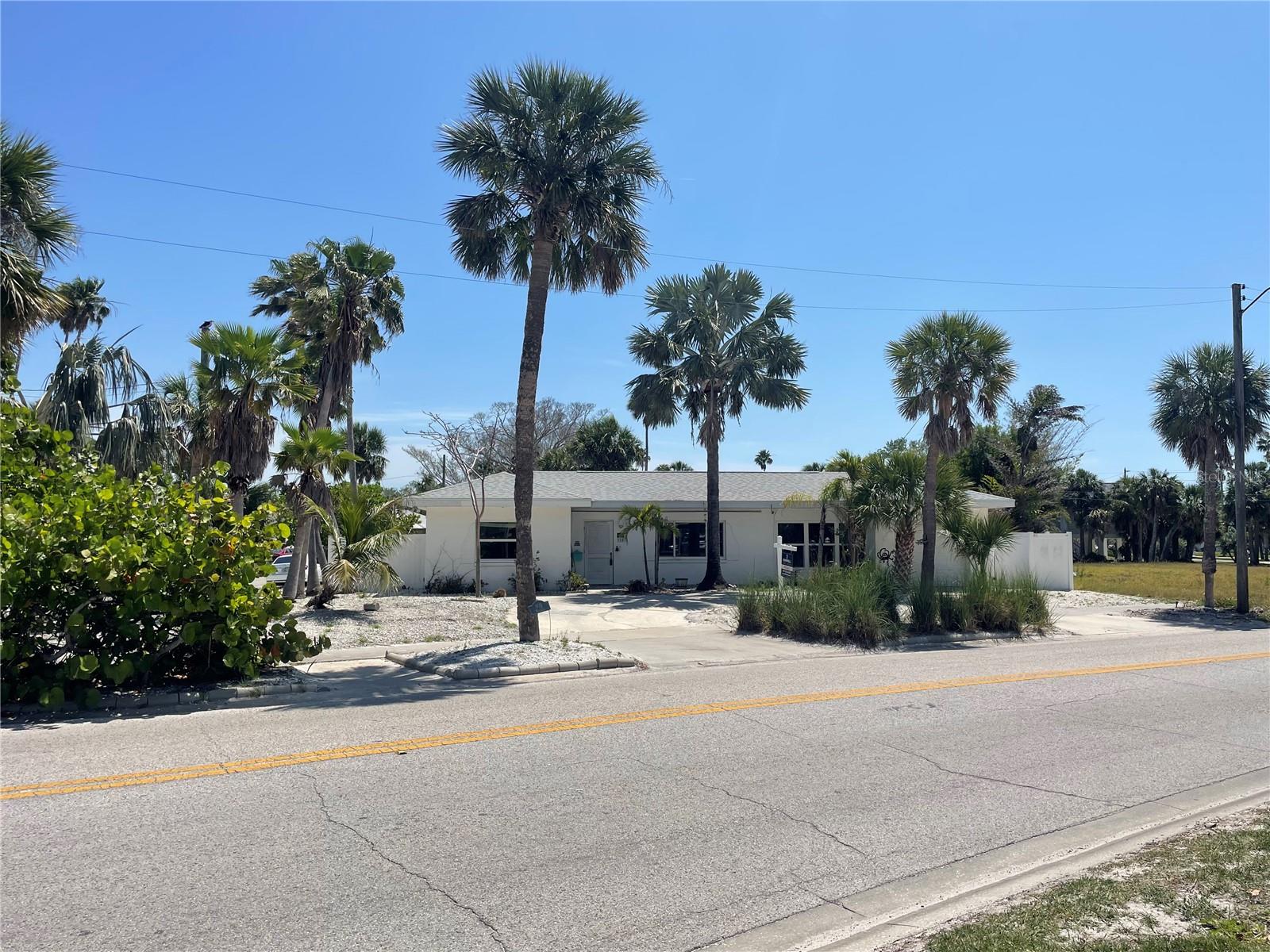 909 MANDALAY AVE, CLEARWATER BEACH, FL, 33767