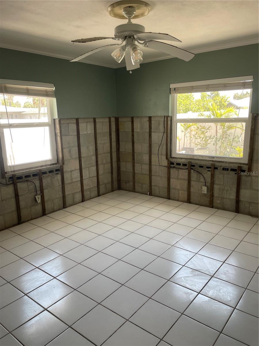 909 MANDALAY AVE, CLEARWATER BEACH, FL, 33767