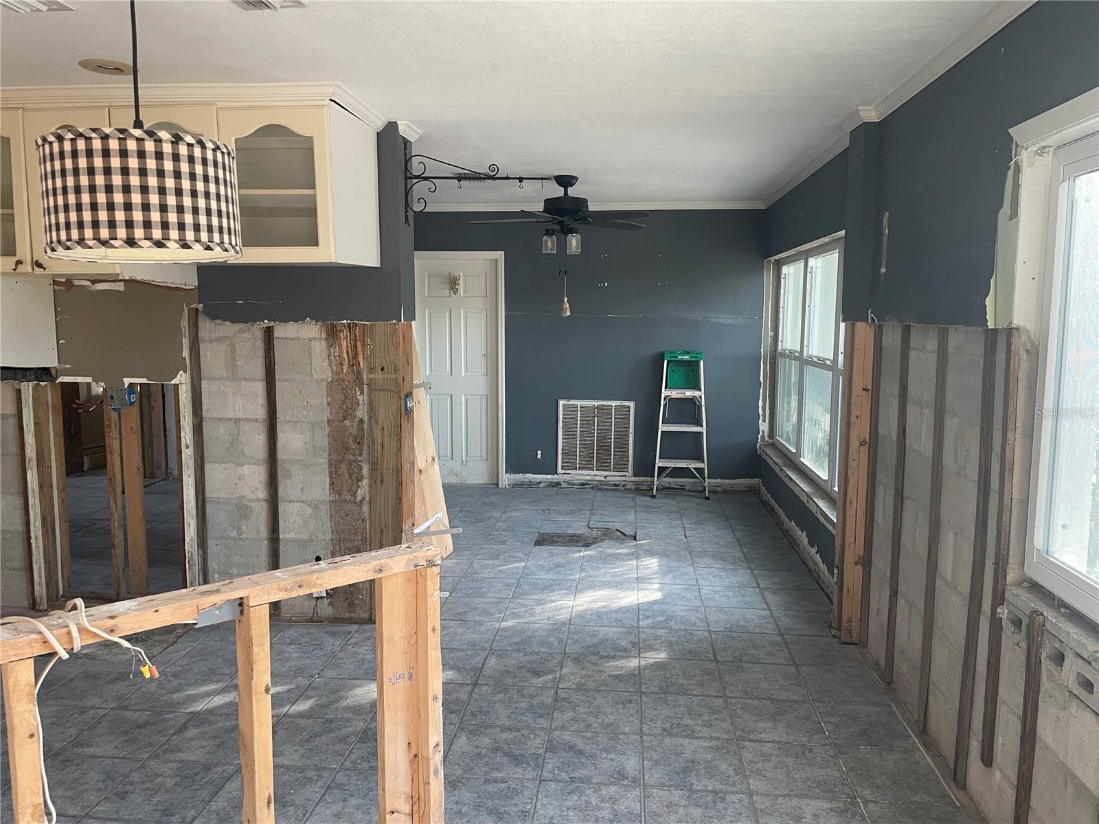 909 MANDALAY AVE, CLEARWATER BEACH, FL, 33767