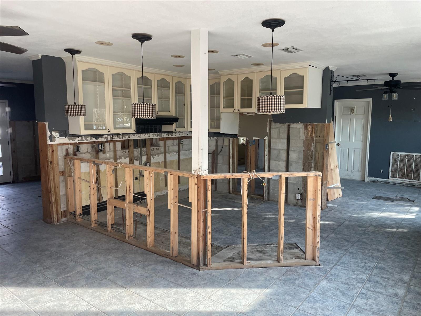 909 MANDALAY AVE, CLEARWATER BEACH, FL, 33767