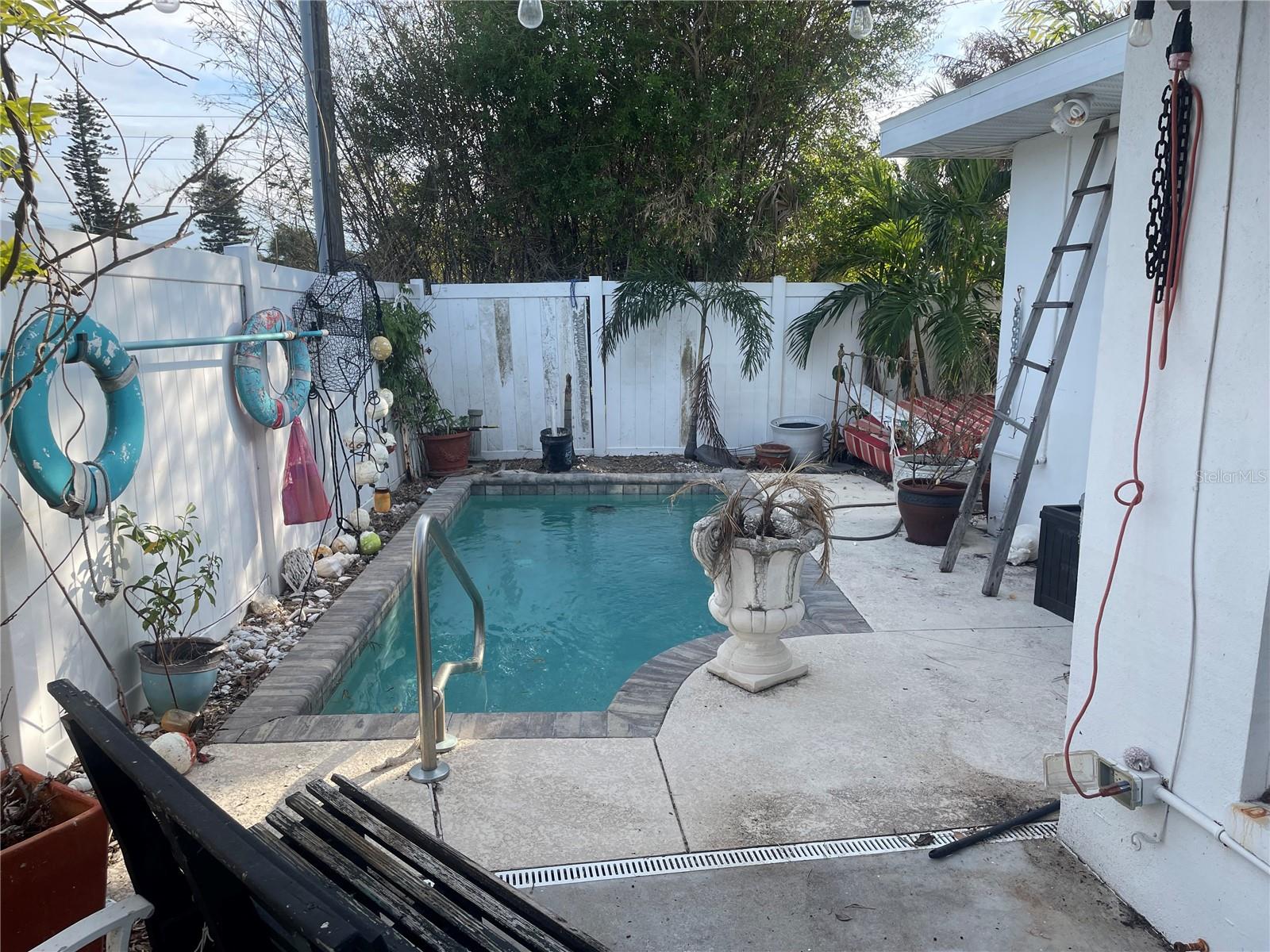 909 MANDALAY AVE, CLEARWATER BEACH, FL, 33767