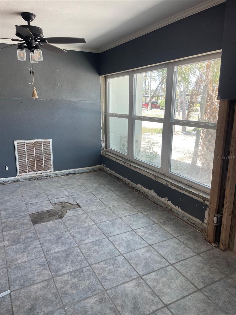 909 MANDALAY AVE, CLEARWATER BEACH, FL, 33767