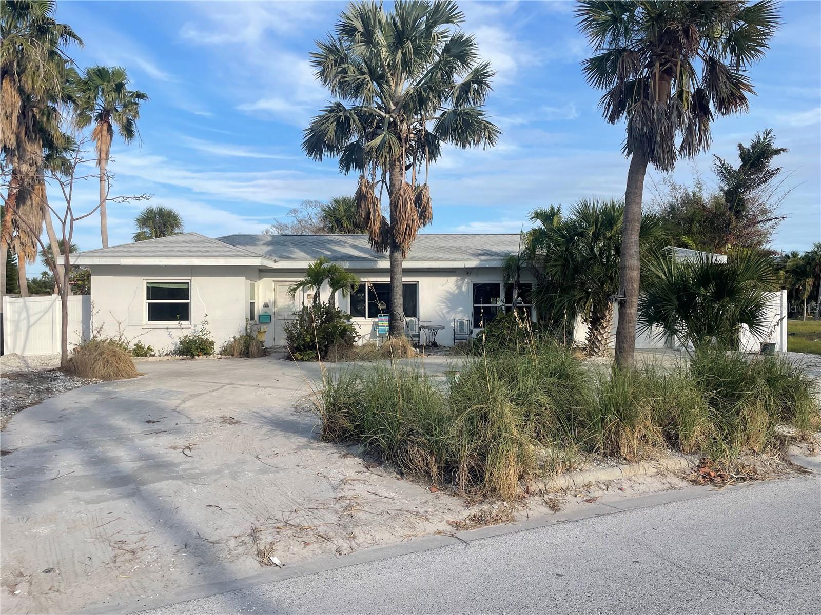 909 MANDALAY AVE, CLEARWATER BEACH, FL, 33767