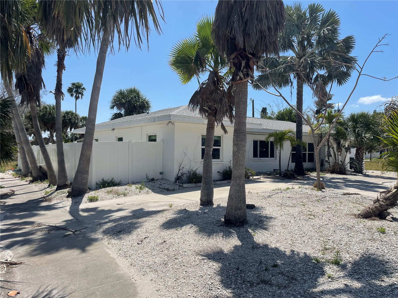 909 MANDALAY AVE, CLEARWATER BEACH, FL, 33767