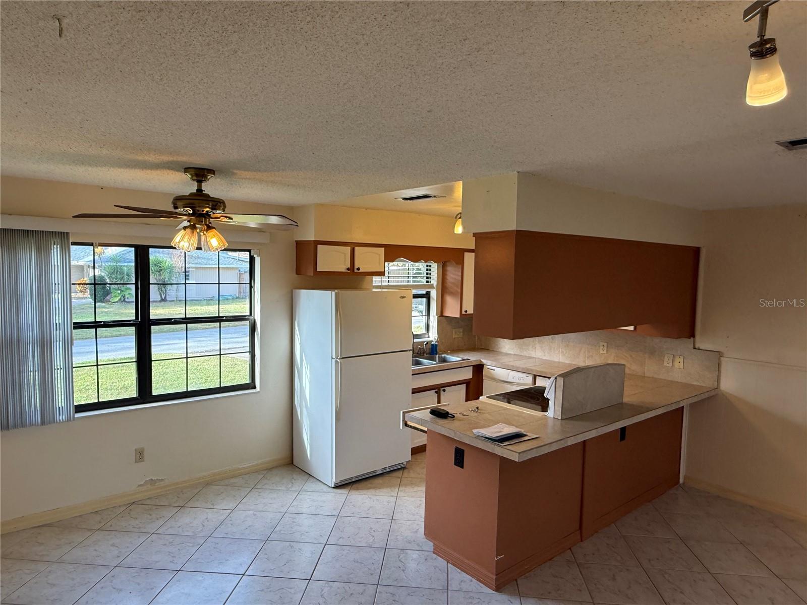 266 E CONSTANCE RD, DEBARY, FL, 32713