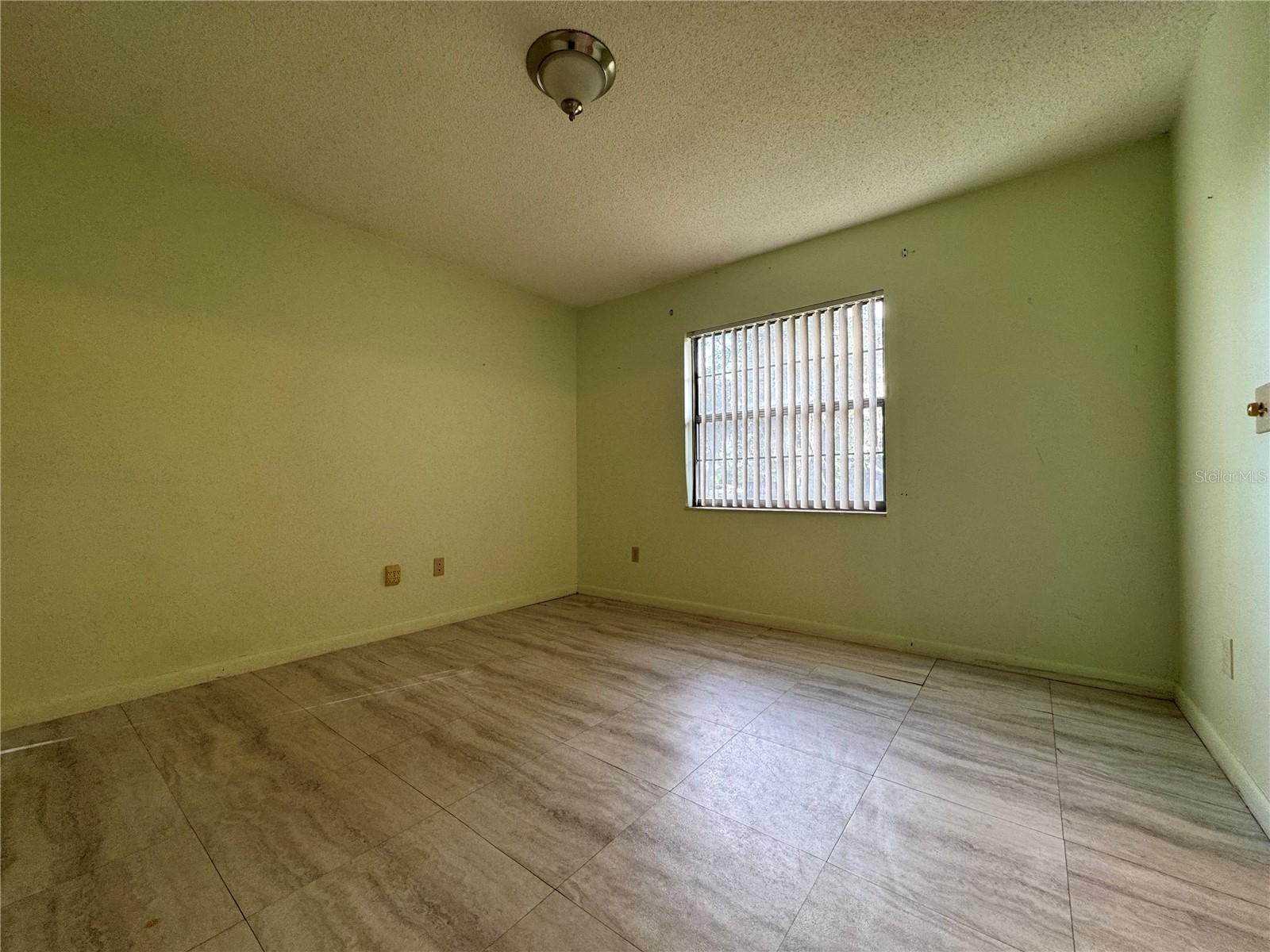266 E CONSTANCE RD, DEBARY, FL, 32713