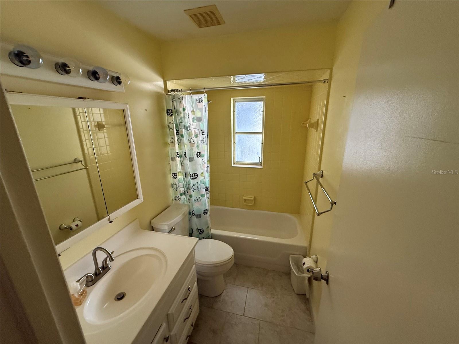 266 E CONSTANCE RD, DEBARY, FL, 32713