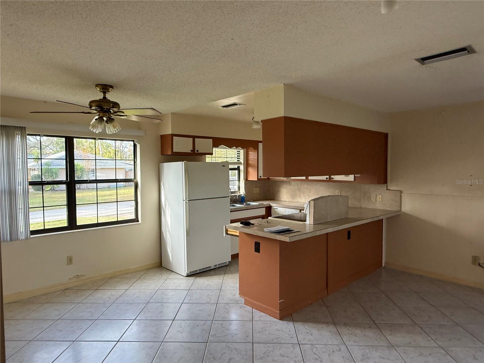 266 E CONSTANCE RD, DEBARY, FL, 32713