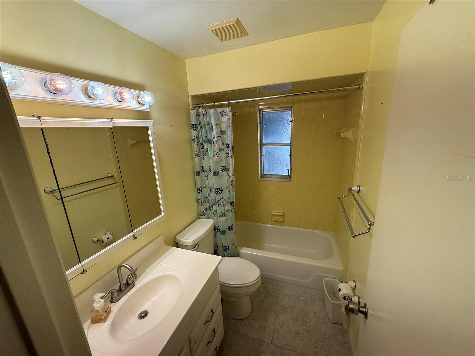 266 E CONSTANCE RD, DEBARY, FL, 32713