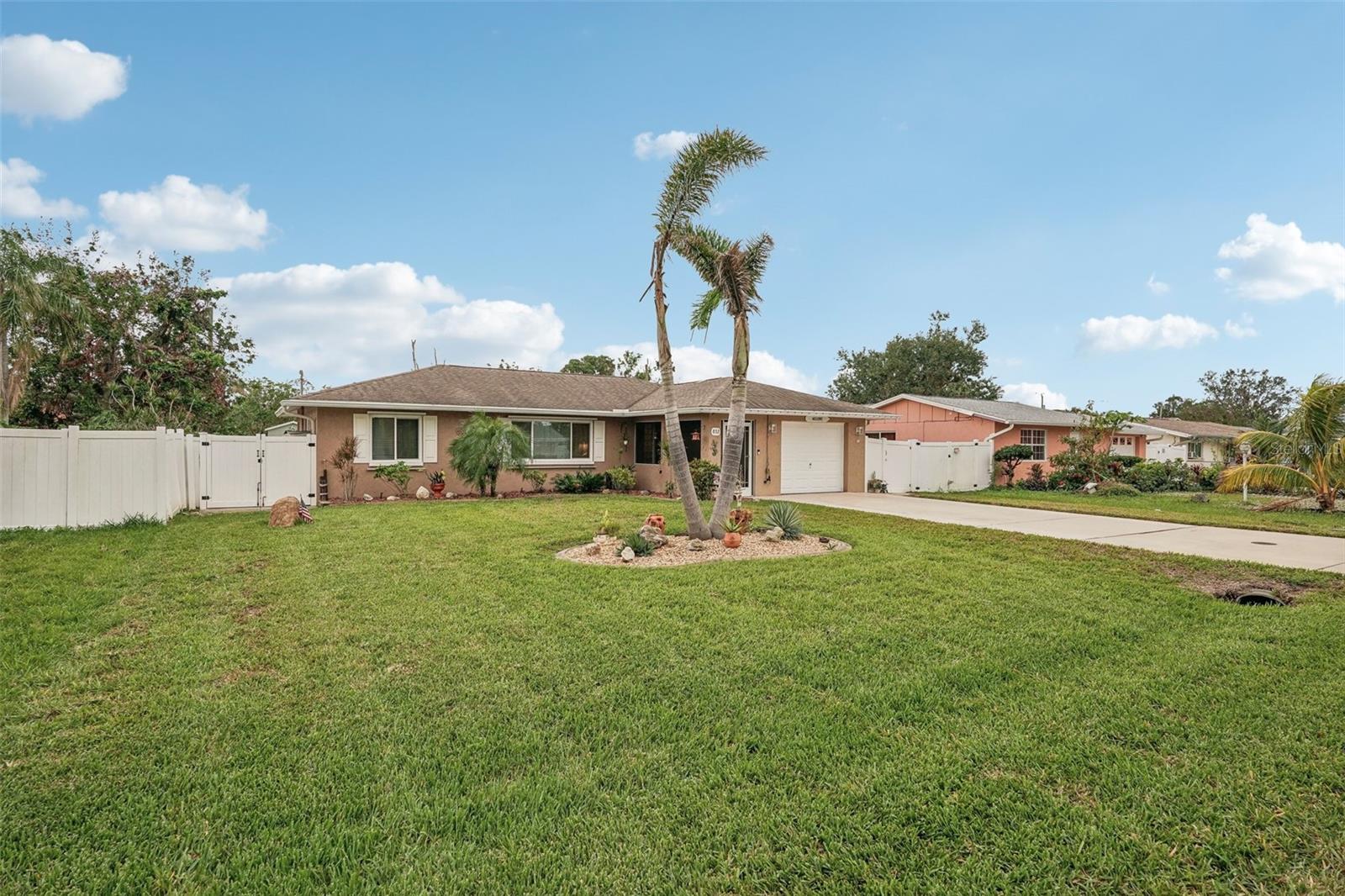 832 PINELAND AVE, VENICE, FL, 34285