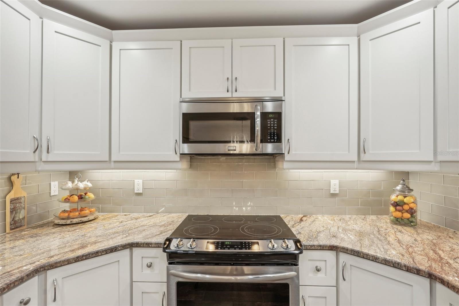 832 PINELAND AVE, VENICE, FL, 34285
