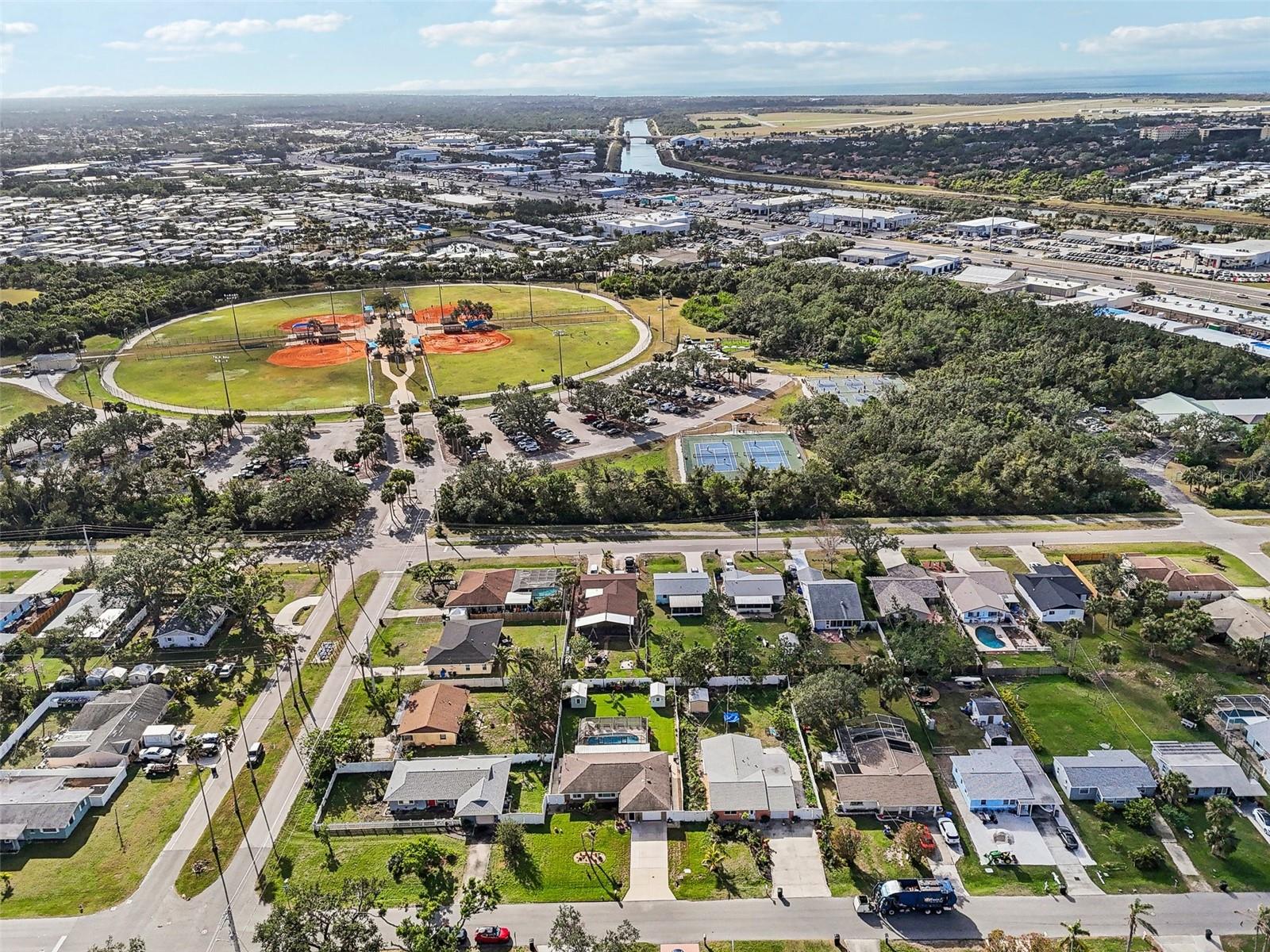 832 PINELAND AVE, VENICE, FL, 34285