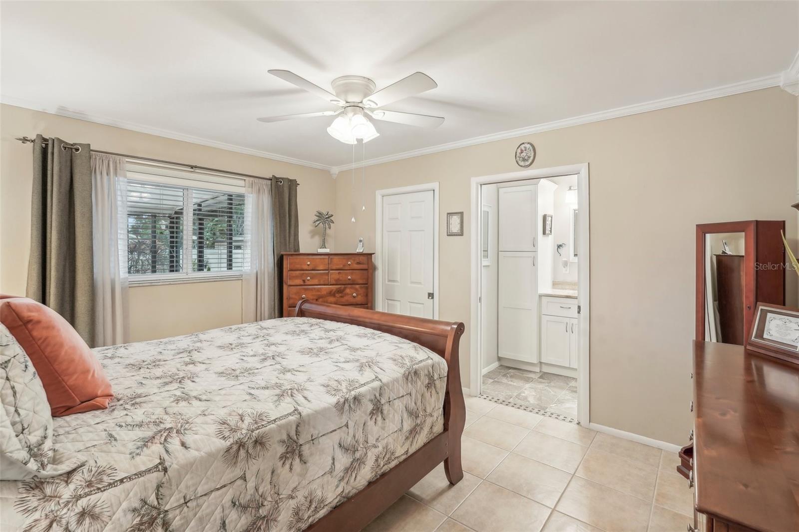 832 PINELAND AVE, VENICE, FL, 34285