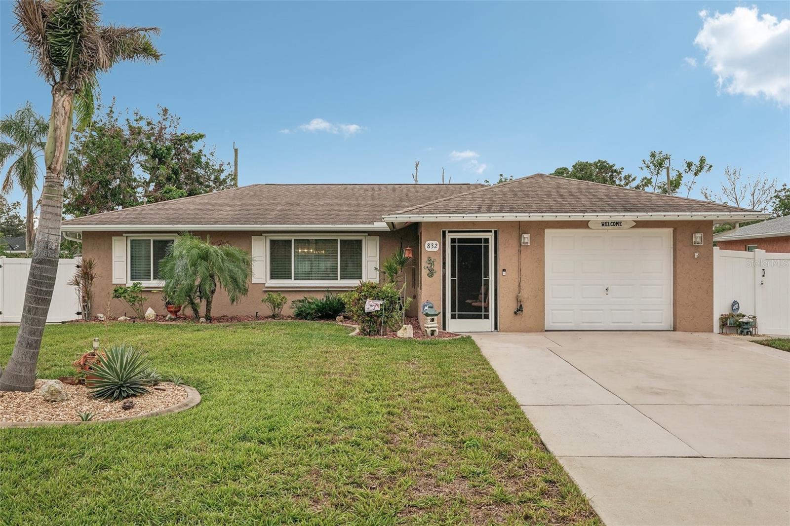 832 PINELAND AVE, VENICE, FL, 34285