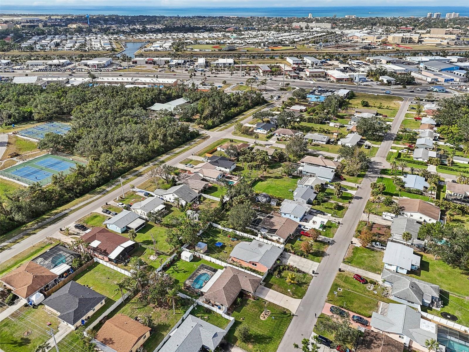 832 PINELAND AVE, VENICE, FL, 34285