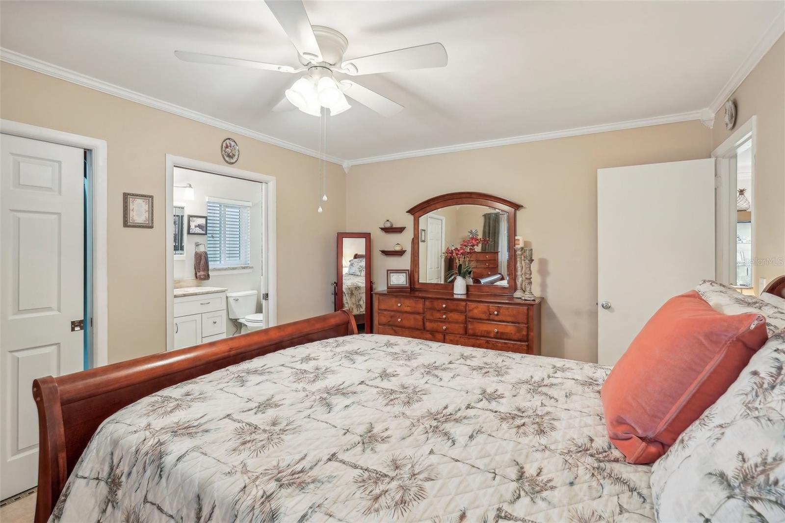 832 PINELAND AVE, VENICE, FL, 34285